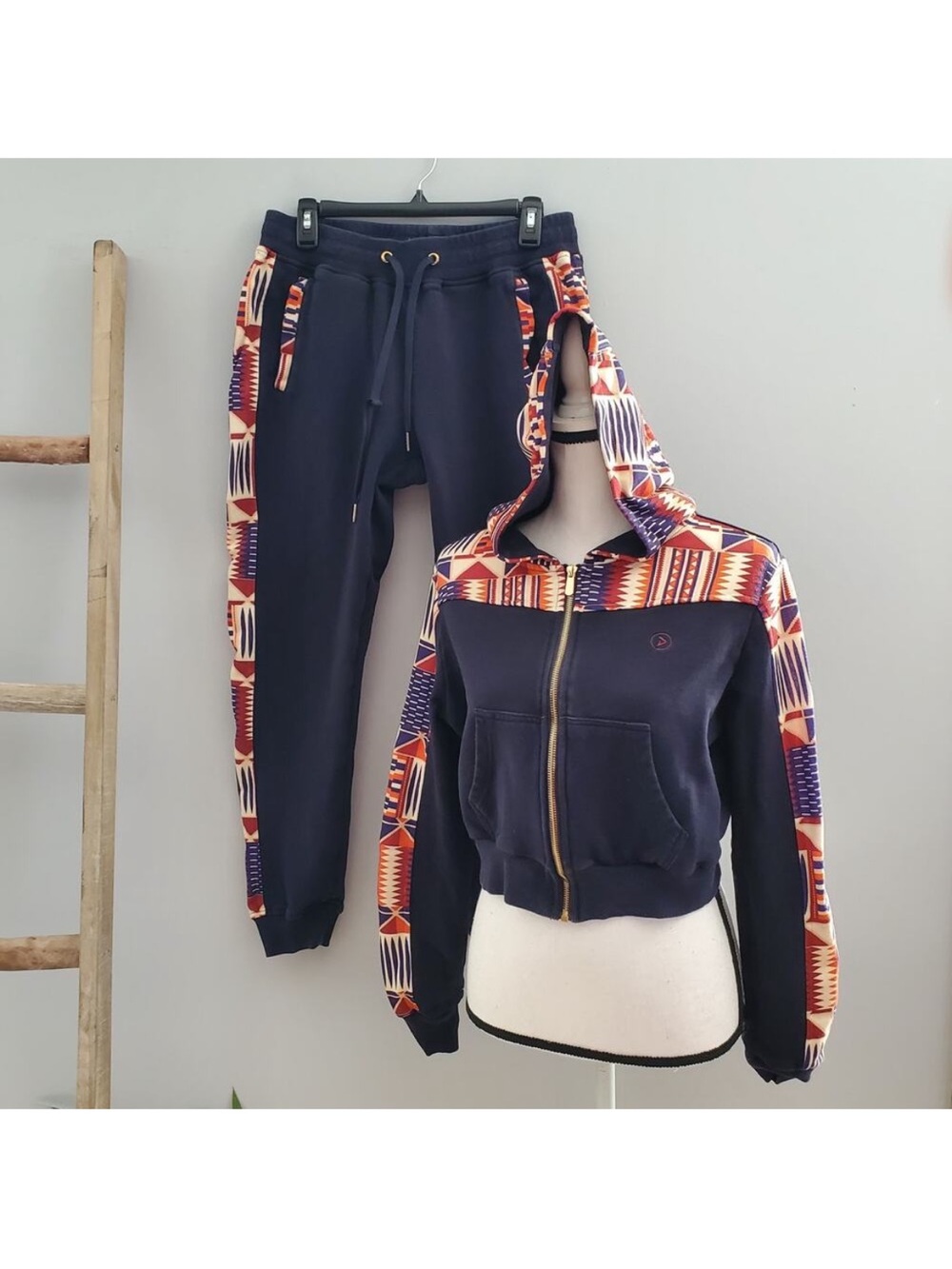 D’Iyanu Women’s Jogger Set - L